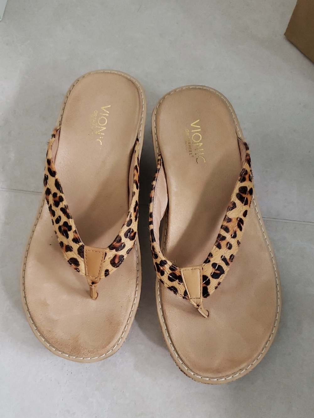 Vionic Leopard-Print Thong Sandals in Tan and Black
